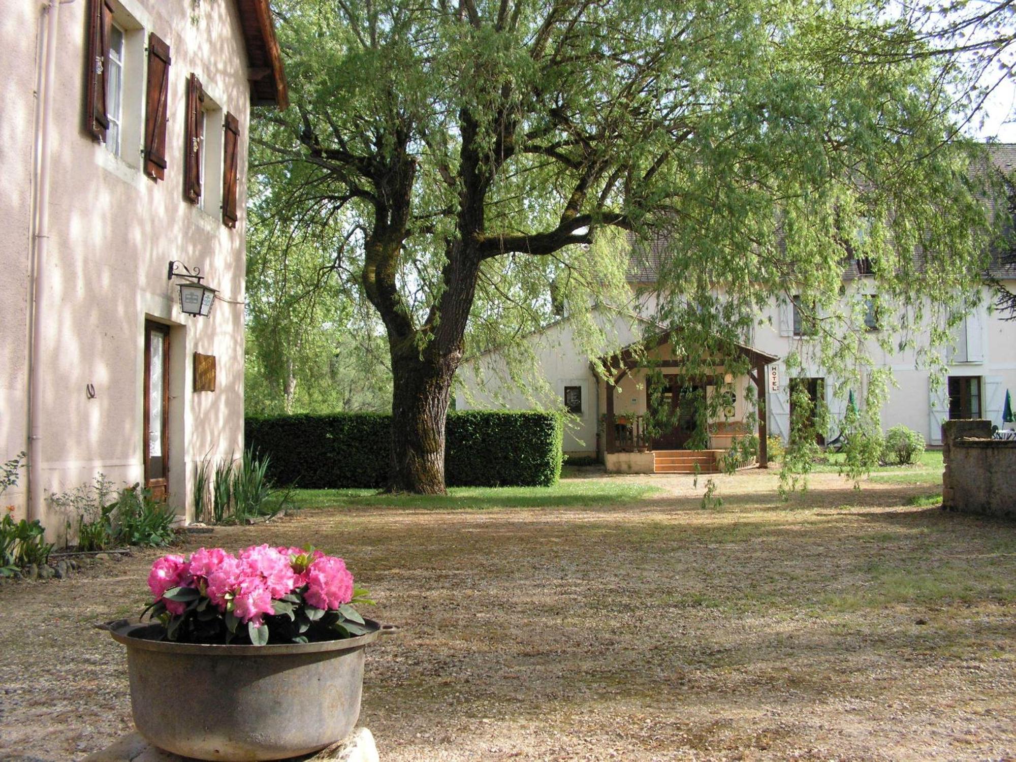 Hotel Du Parc Thonac Buitenkant foto