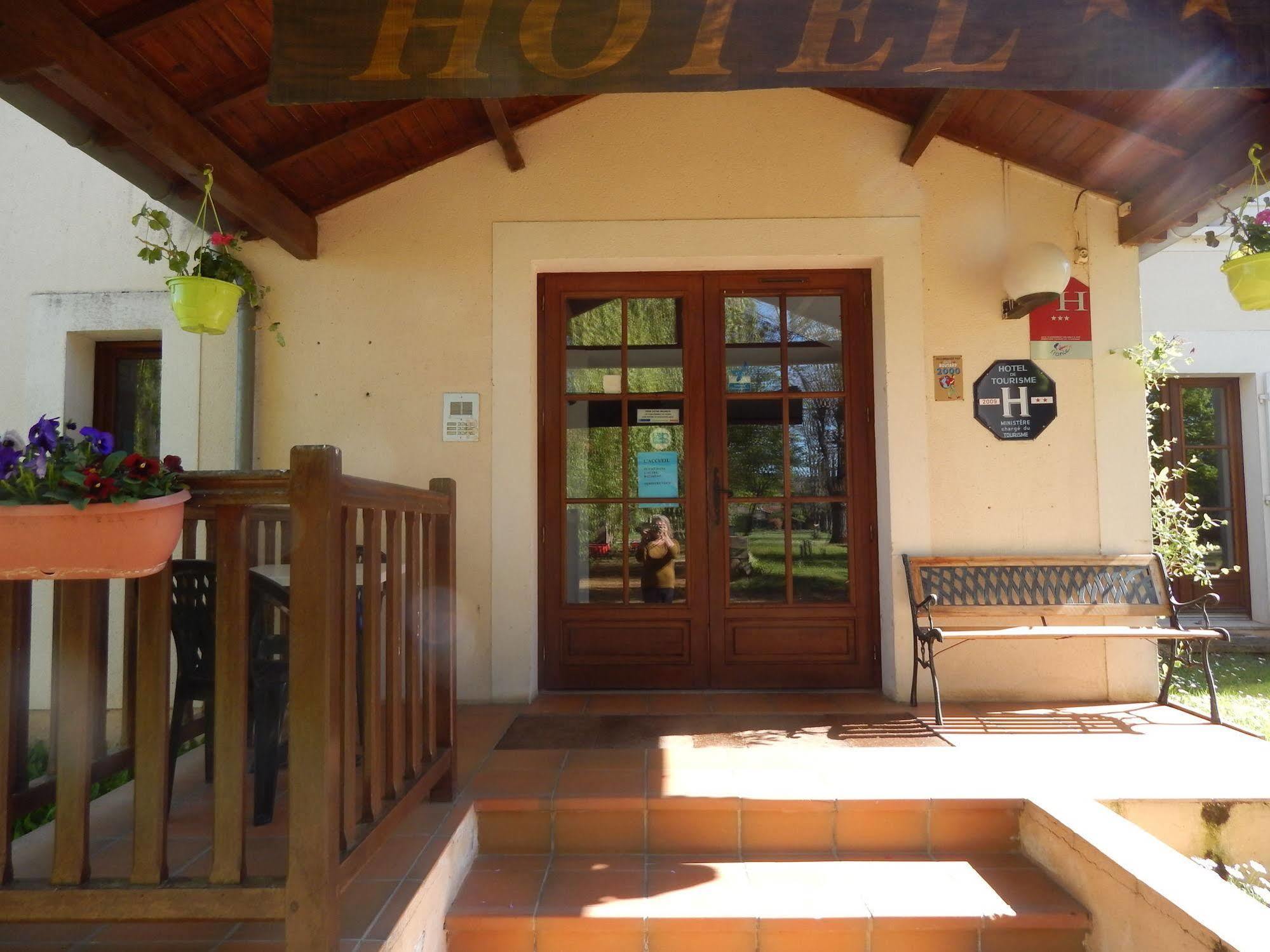 Hotel Du Parc Thonac Buitenkant foto