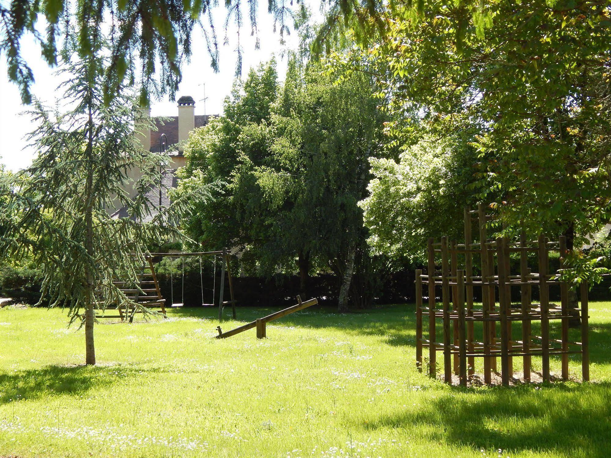 Hotel Du Parc Thonac Buitenkant foto